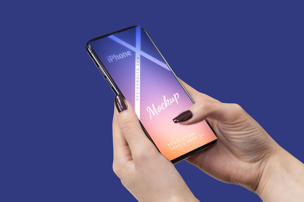Мокап женская рука с iPhone X